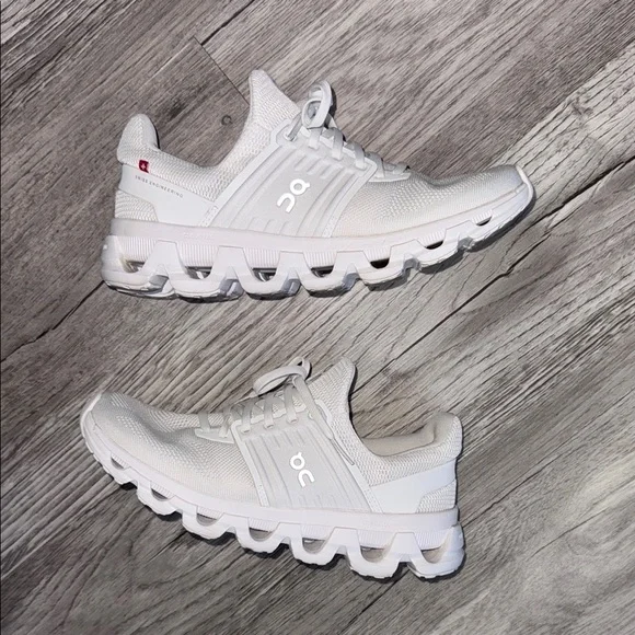 On Running Cloud Swift AD White Athletic Shoes with Chunky Sole - Picture 3 of 7